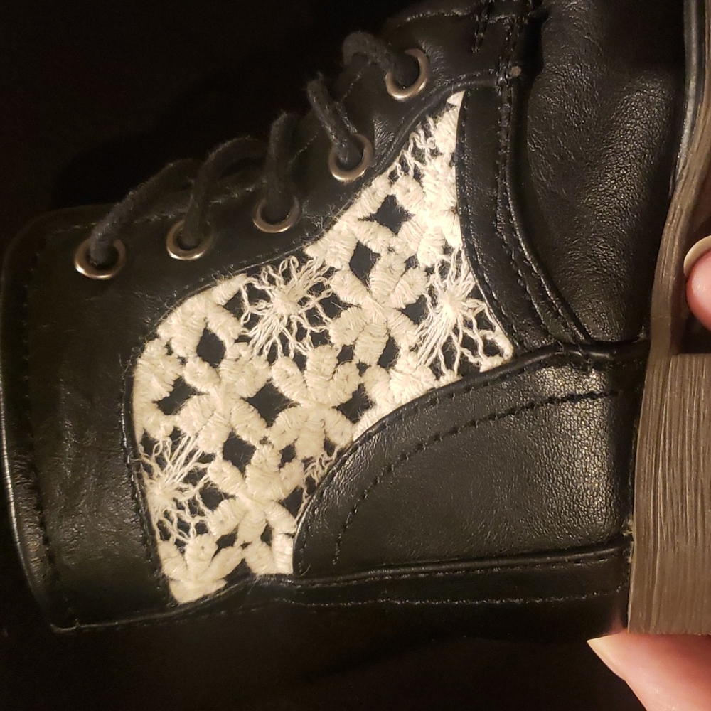 Boots - Picture 5 of 5